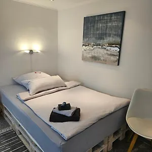 Standardzimmer Nahe Messe Und Airport Apartment