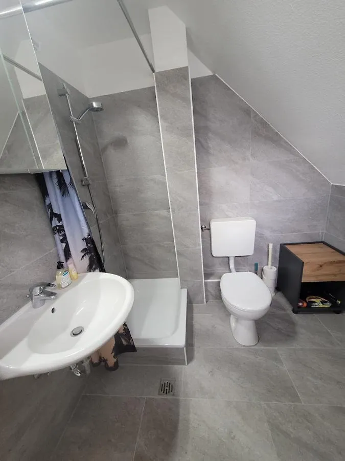 Messezimmer am Thewissenweg Düsseldorf Apartment